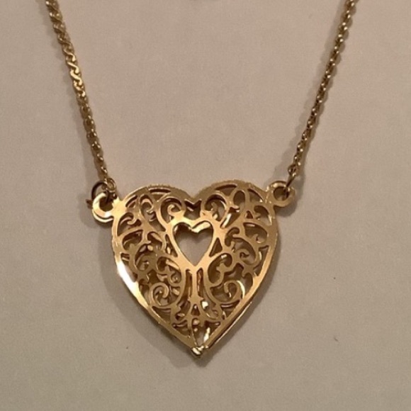 TLC ❤️NWOT Vintage dainty filigree cage Heart Necklace - Picture 3 of 7